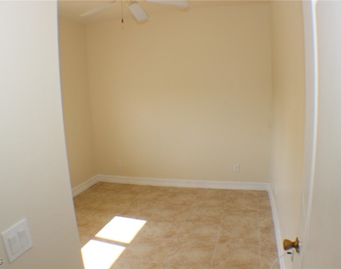 607 Se 13th Place - Photo Thumbnail 9