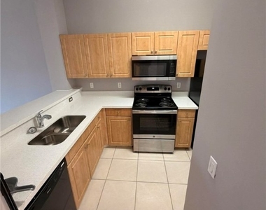 607 Se 13th Place - Photo Thumbnail 10