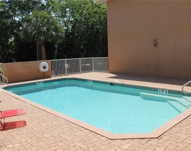 607 Se 13th Place - Photo Thumbnail 3
