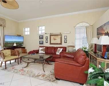 400 L Ambiance Circle - Photo Thumbnail 4