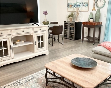 964 8th Avenue S - Photo Thumbnail 5