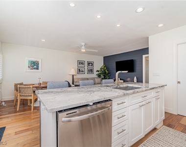 473 12th Avenue S - Photo Thumbnail 2