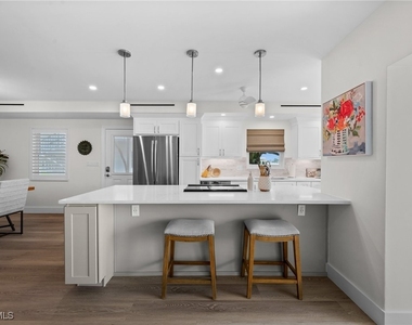3400 Gulf Shore Boulevard N - Photo Thumbnail 8