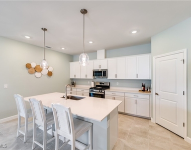 18546 Ives Drive - Photo Thumbnail 4