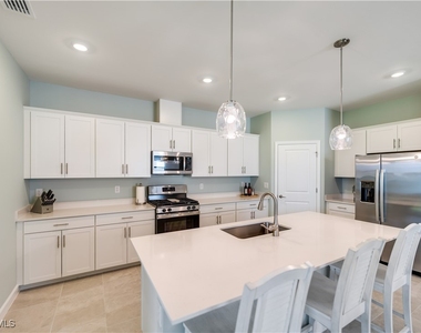 18546 Ives Drive - Photo Thumbnail 7