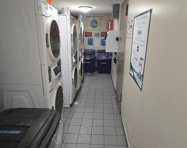 E. 87/York Ave Open Plan Studio w/Elevator, Laundry & NO Broker's Fees!  - Photo Thumbnail 4
