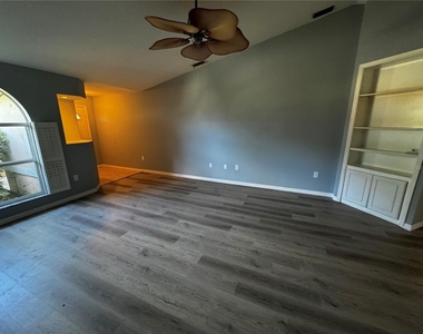 2082 Old Arbor Court - Photo Thumbnail 13