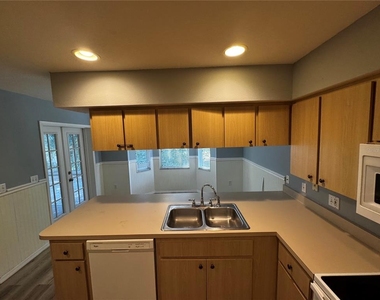2082 Old Arbor Court - Photo Thumbnail 9