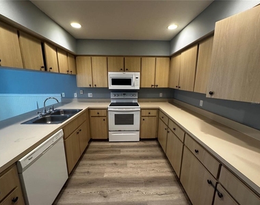 2082 Old Arbor Court - Photo Thumbnail 10