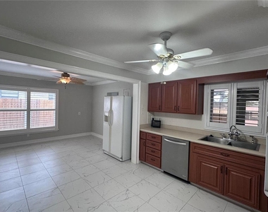 10659 108th Street - Photo Thumbnail 7