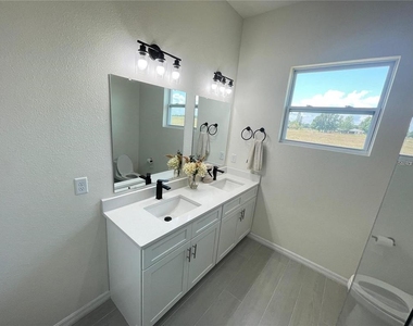 916 Dogwood Circle - Photo Thumbnail 14