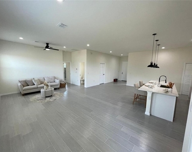 916 Dogwood Circle - Photo Thumbnail 4