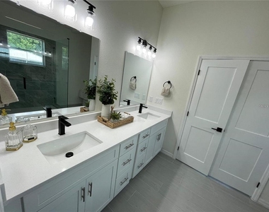 916 Dogwood Circle - Photo Thumbnail 8