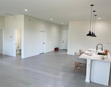 916 Dogwood Circle - Photo Thumbnail 3