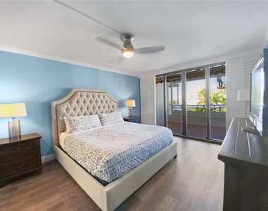 1445 Gulf Of Mexico Drive - Photo Thumbnail 10