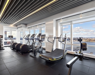 555 West 38th Street - Photo Thumbnail 6