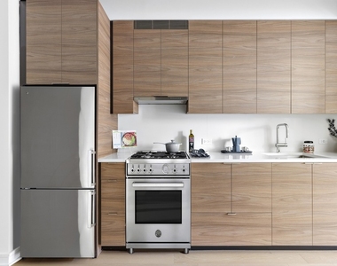 555 West 38th Street - Photo Thumbnail 11