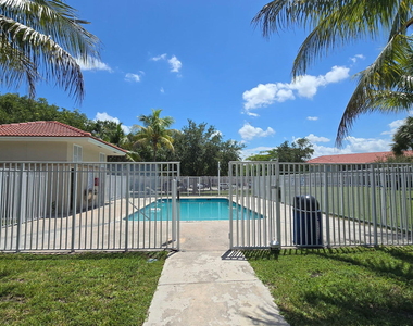 1161 Golden Lakes Boulevard - Photo Thumbnail 9