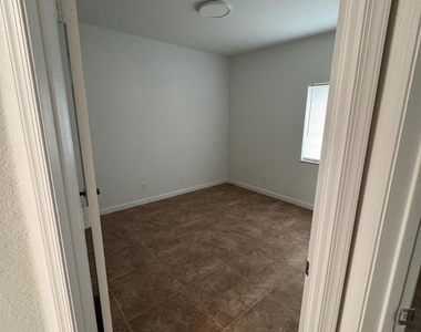 1161 Golden Lakes Boulevard - Photo Thumbnail 4