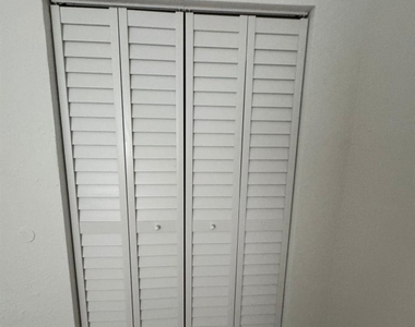 1161 Golden Lakes Boulevard - Photo Thumbnail 8