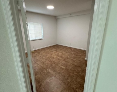 1161 Golden Lakes Boulevard - Photo Thumbnail 6