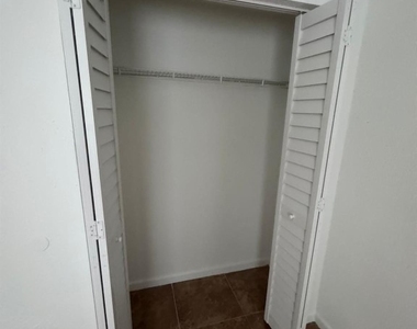 1161 Golden Lakes Boulevard - Photo Thumbnail 7