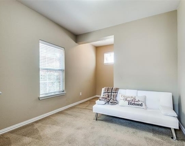 8730 Manhattan Avenue - Photo Thumbnail 7