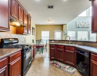 8730 Manhattan Avenue - Photo Thumbnail 3