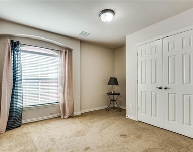 8730 Manhattan Avenue - Photo Thumbnail 8