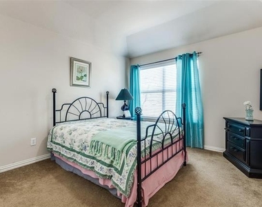 8730 Manhattan Avenue - Photo Thumbnail 9