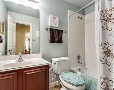 8730 Manhattan Avenue - Photo Thumbnail 10