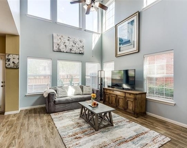 8730 Manhattan Avenue - Photo Thumbnail 2