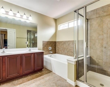 8730 Manhattan Avenue - Photo Thumbnail 6