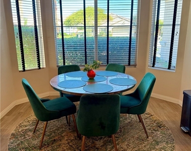 80589 Hoylake Drive - Photo Thumbnail 2