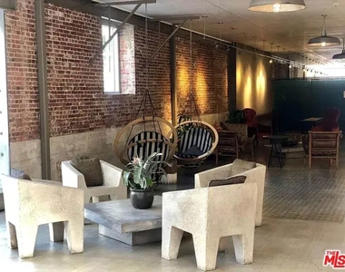 530 S Hewitt Street - Photo Thumbnail 14