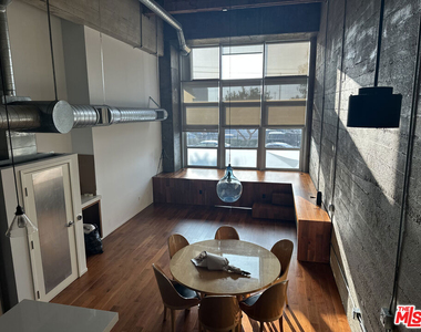 530 S Hewitt Street - Photo Thumbnail 5