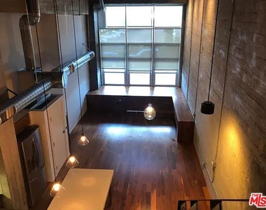 530 S Hewitt Street - Photo Thumbnail 4