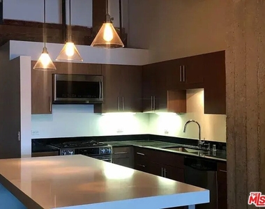 530 S Hewitt Street - Photo Thumbnail 7