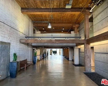 530 S Hewitt Street - Photo Thumbnail 15