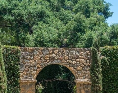 1957 Mandeville Canyon Road - Photo Thumbnail 42