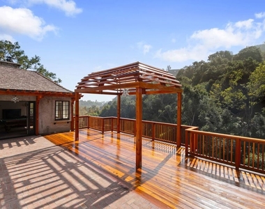 1957 Mandeville Canyon Road - Photo Thumbnail 14