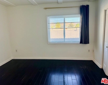 917 N Sierra Bonita Avenue - Photo Thumbnail 9