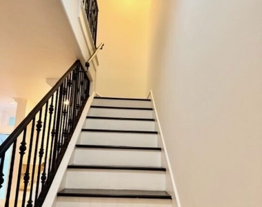 917 N Sierra Bonita Avenue - Photo Thumbnail 5