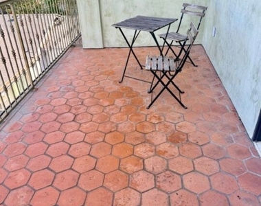 917 N Sierra Bonita Avenue - Photo Thumbnail 14
