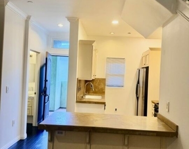 917 N Sierra Bonita Avenue - Photo Thumbnail 4