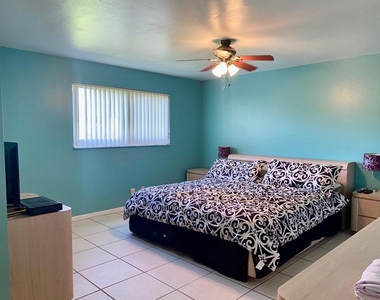 2615 Ne 3rd Court - Photo Thumbnail 5