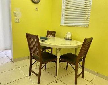 2615 Ne 3rd Court - Photo Thumbnail 4
