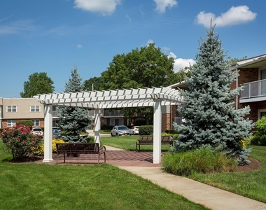 75 Westwood Drive - Photo Thumbnail 2