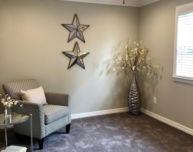 10 Westwood Drive - Photo Thumbnail 6