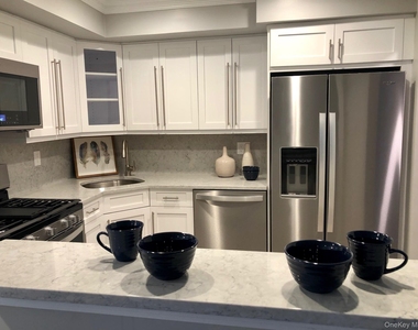 10 Westwood Drive - Photo Thumbnail 2